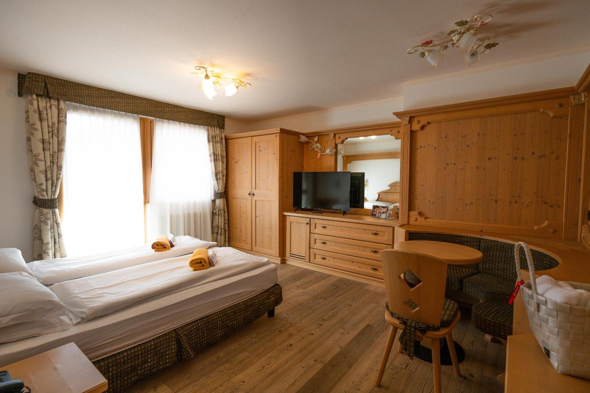 Wellness Hotel Lupo Bianco Canazei Εξωτερικό φωτογραφία